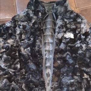 Girls size 10/12 north face reversible coat.